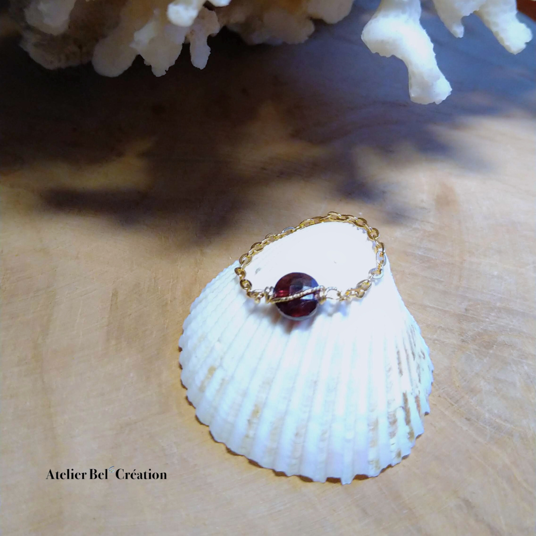 Bague chaînette en Grenat « Bahá »