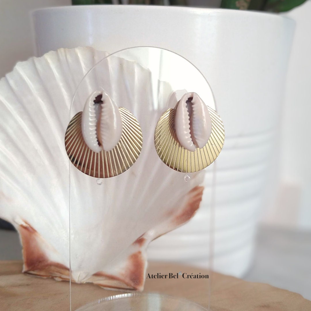 Boucles d’oreilles coquillage cauri acier inoxydable doré, boucles éventail, clou d'oreilles, coquillage naturel