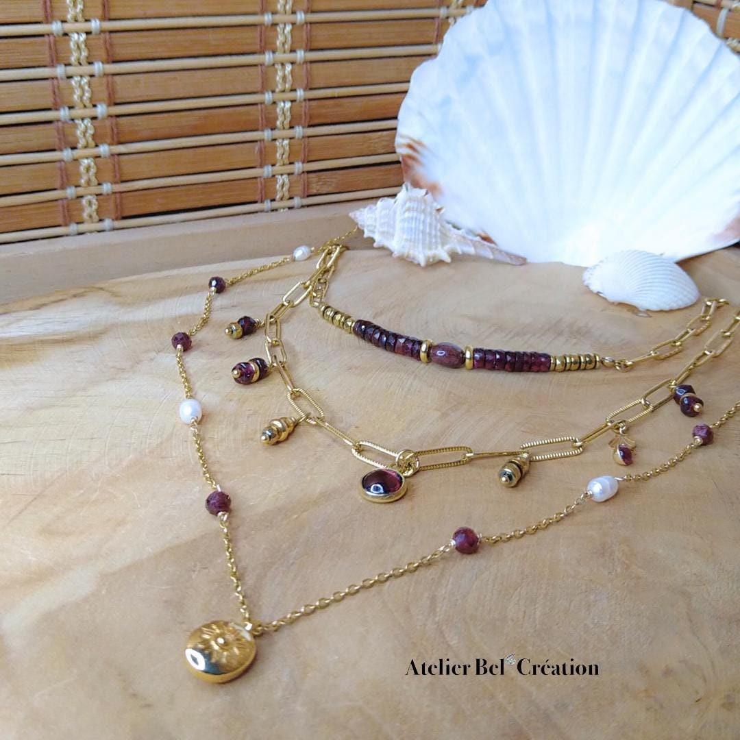 Grenat necklaces | Natural stone, charms necklace, heishi necklace, sun pendant