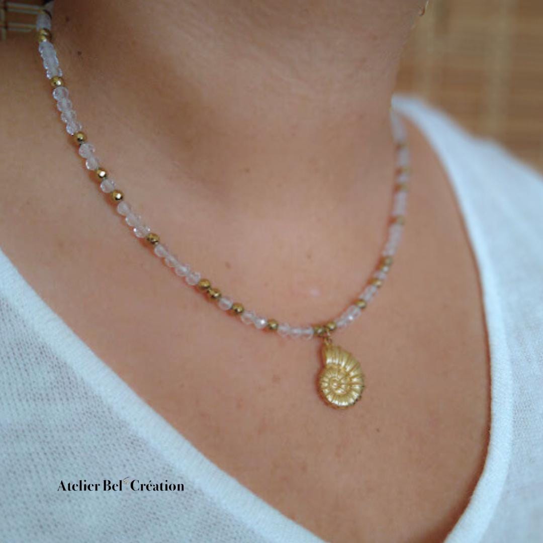 Summer gemstone necklaces | golden chain, shell, clear stone