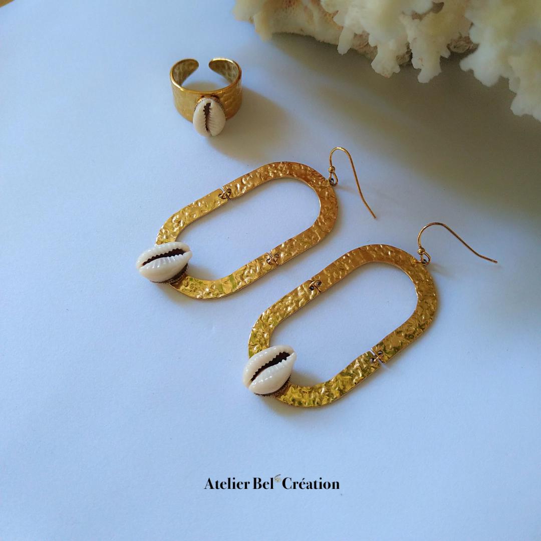 Cowrie Large Ring adjustable - natural shell, golden stainless steel