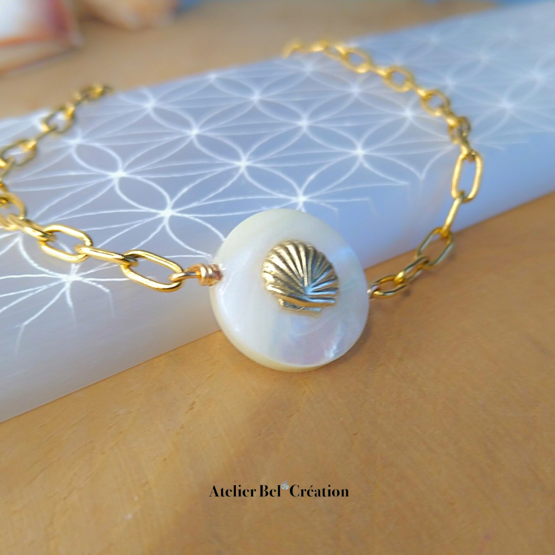 “Areté” mother-of-pearl and shell bracelet