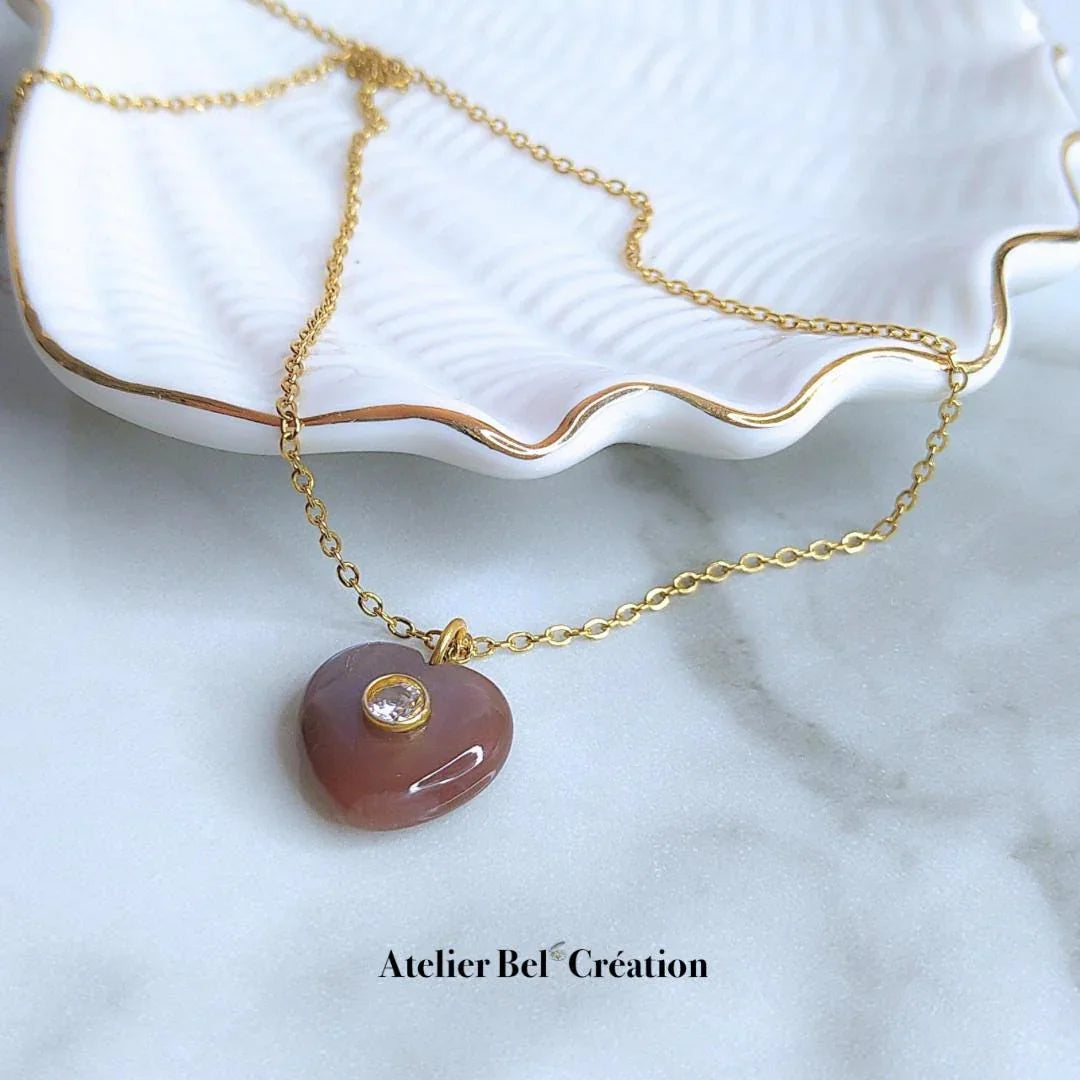 Collier avec pendentif cœur en Pierre de Lune Chocolat naturelle, longueur ajustable de 45 à 50 cm.