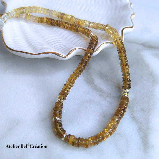 Collier heishi en Quartz ombré naturel avec chaîne en acier inoxydable doré, longueur ajustable de 45 à 50 cm.
