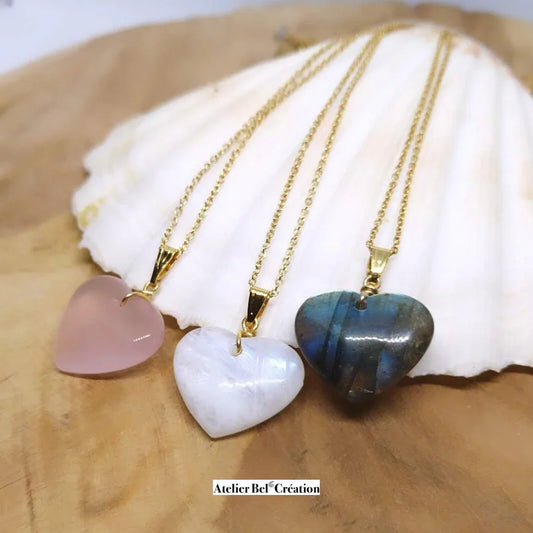 Trois colliers cœur Amora en pierres naturelles Quartz Rose, Labradorite et Pierre de Lune.