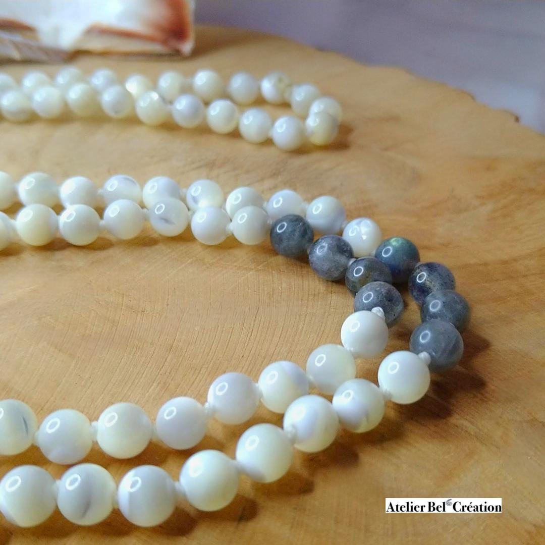 Collier long, Mala Labradorite et Nacre avec pendentif coquillage d'ammonite, pièce d’exception, collier long noué 108 Perles 6mm