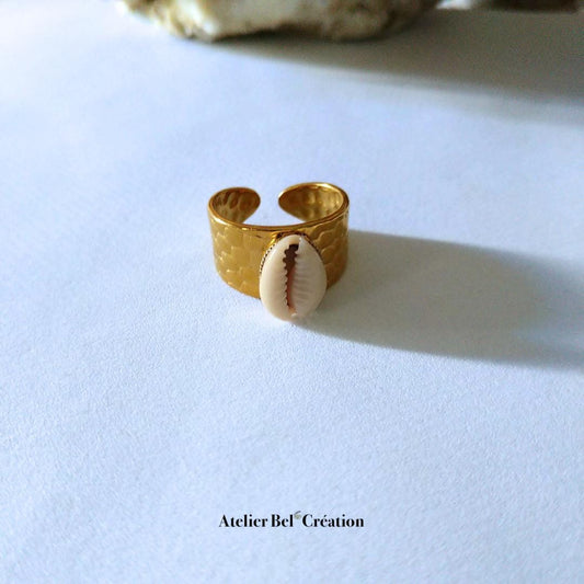 Cowrie Large Ring adjustable - natural shell, golden stainless steel