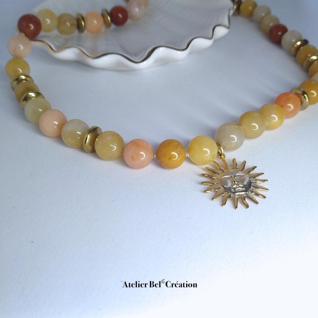 Collier court Perles rondes, pendentif soleil, pierres naturelles Agate