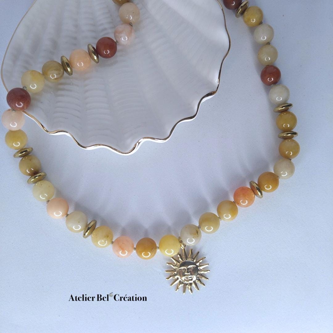 Collier court Perles rondes, pendentif soleil, pierres naturelles Agate