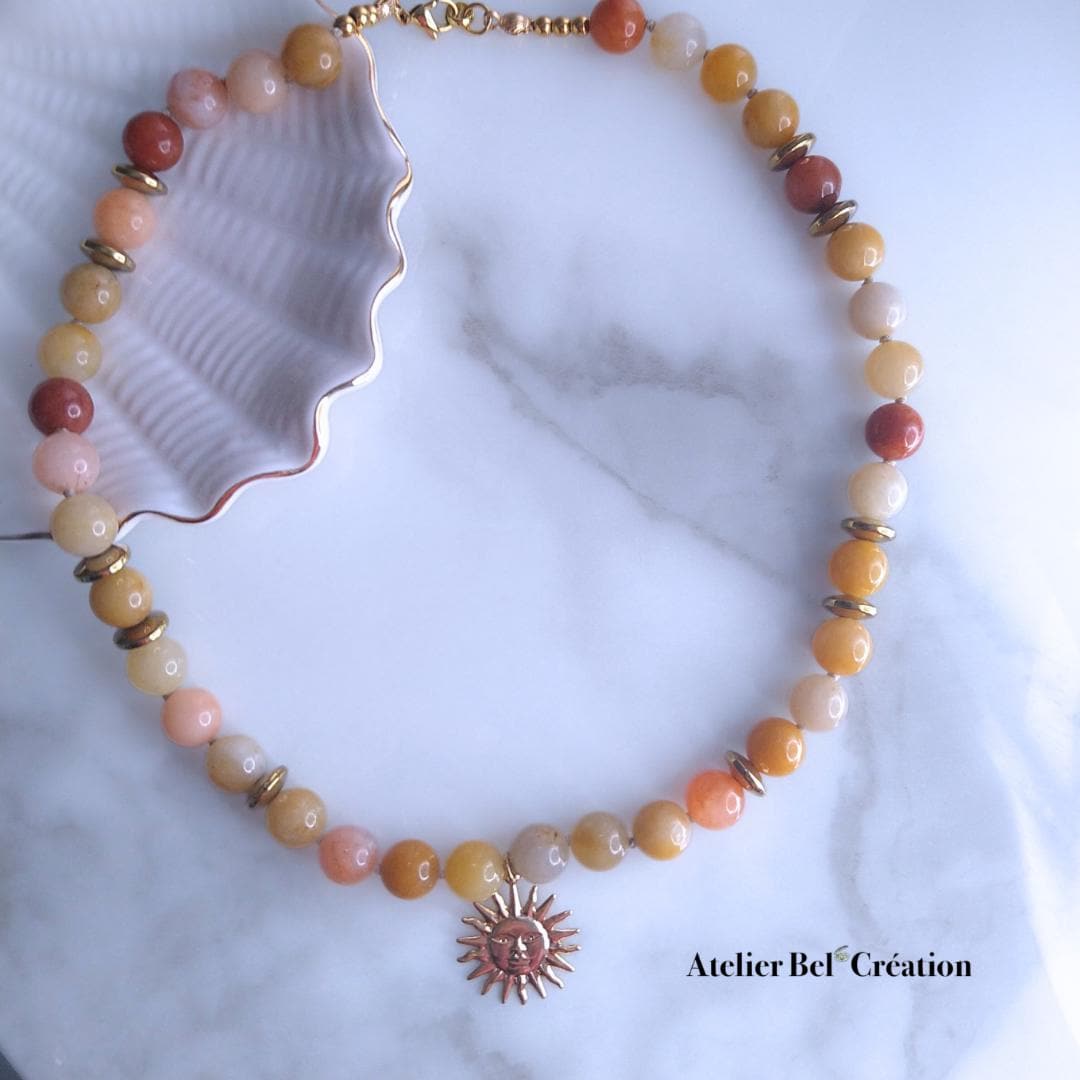 Collier court Perles rondes, pendentif soleil, pierres naturelles Agate