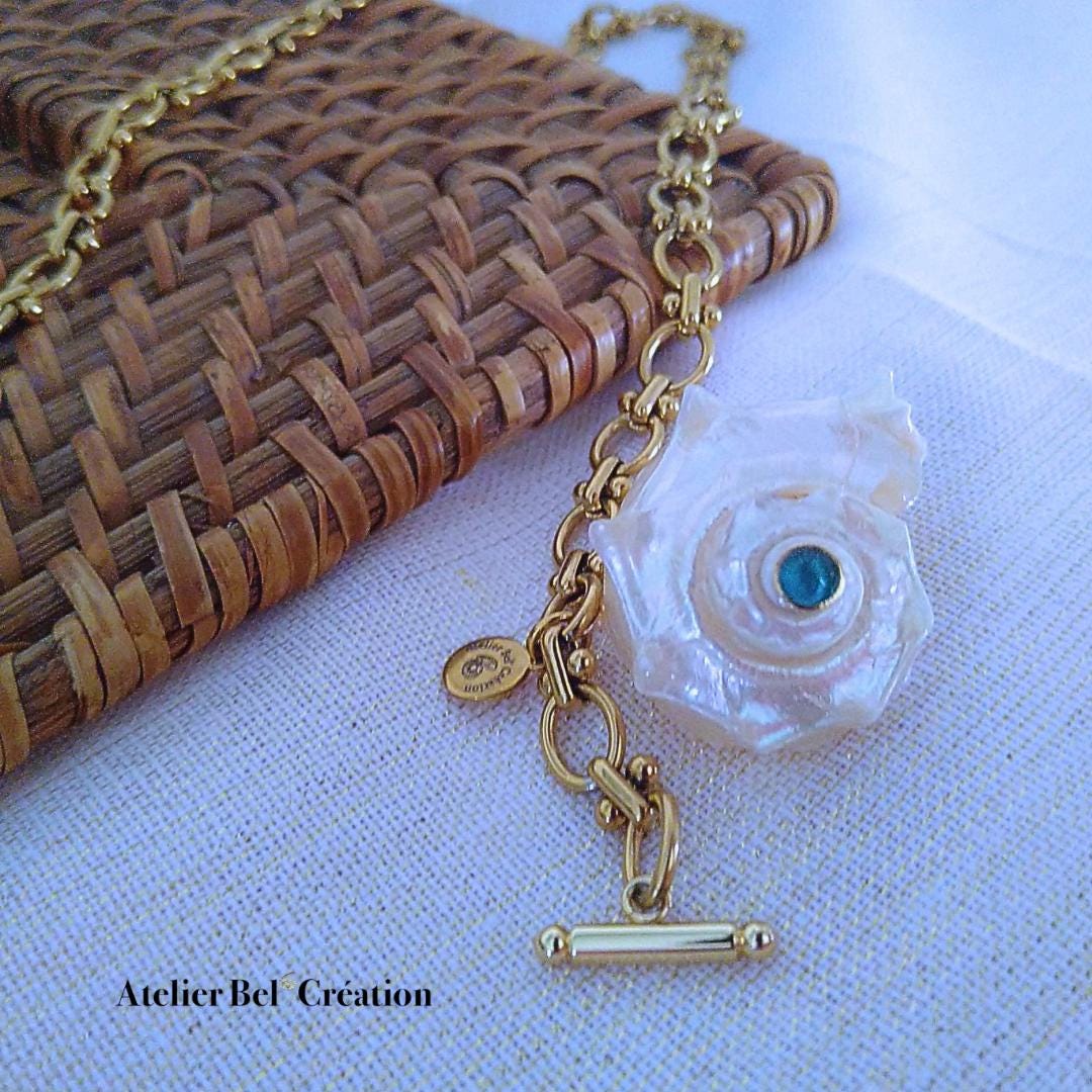 Shell necklace, golden stainless steel chain, toggle chain, Apatite gemme