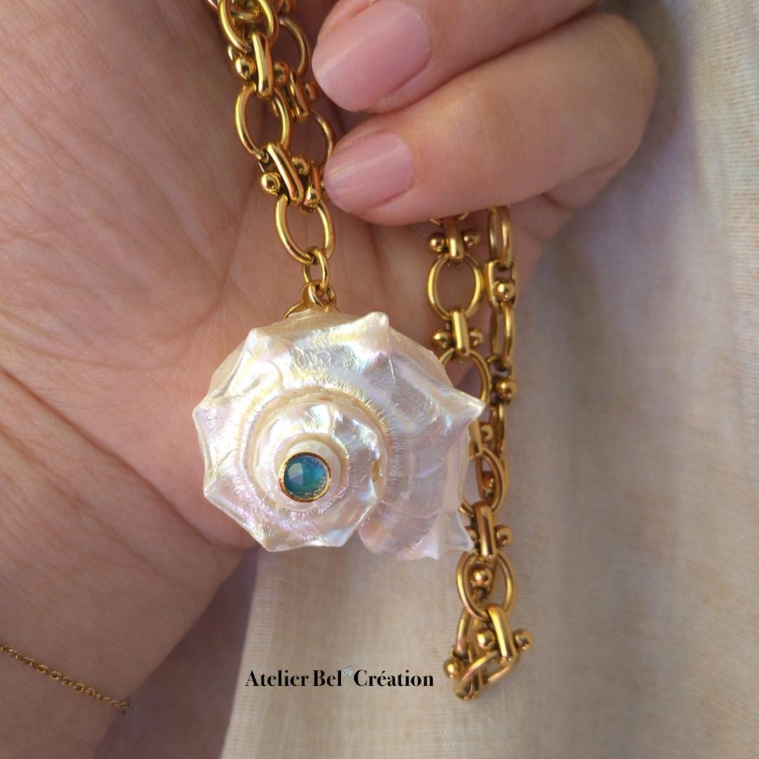 Shell necklace, golden stainless steel chain, toggle chain, Apatite gemme
